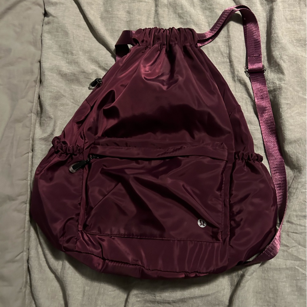 Maroon Lululemon backpack/tote bag